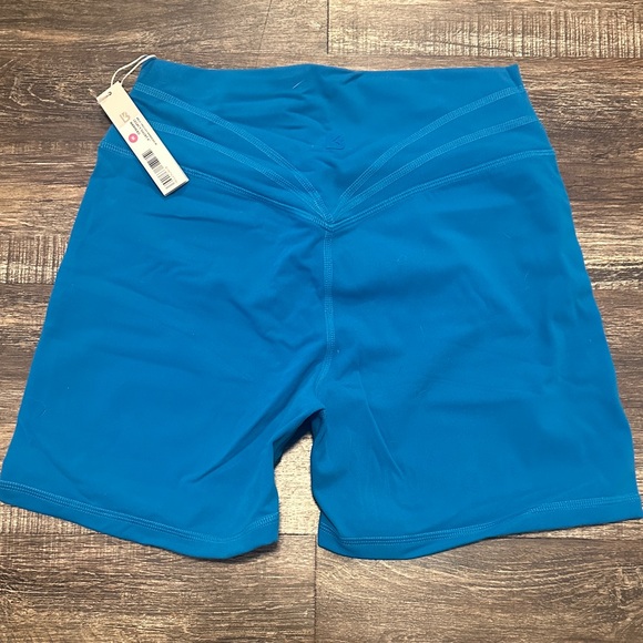 Buffbunny Legacy 4” Women's Shorts in warhead - Picture 2 of 2